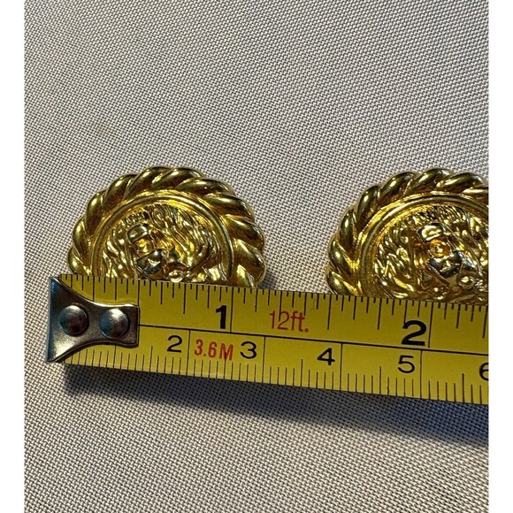 Vintage Gold Tone Crest Clip-On Earrings With Rope Edge 1980s Statement Jewelry - Picture 3 of 6